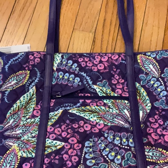 Small Trimmed Vera in Batik Leaves with matching Crossbody Wallet. - Picture 4 of 10